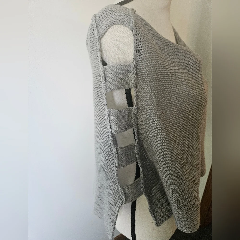 Small Boutique Brand Knit Trendy Lightweight Top Small - Picture 3 of 6